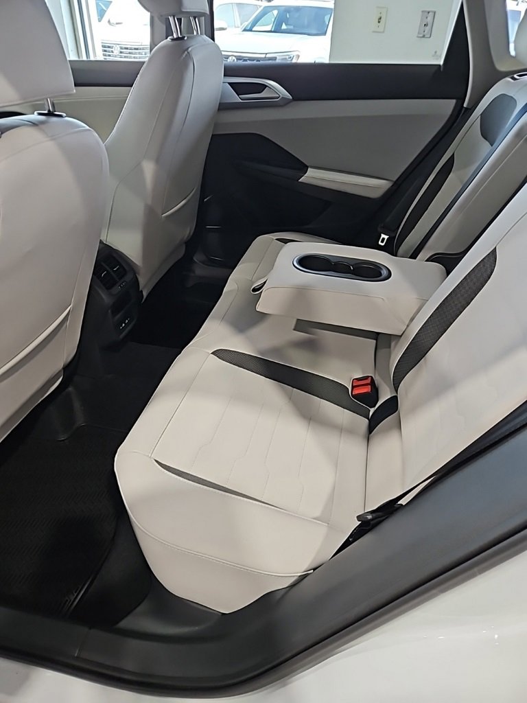 New 2026 Volkswagen Taos SE image 22