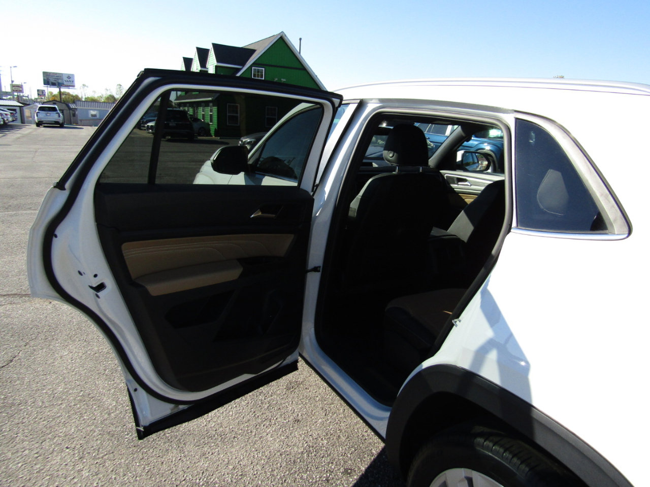 Used 2021 Volkswagen Atlas Cross Sport SE w/ Panoramic Sunroof Package image 20