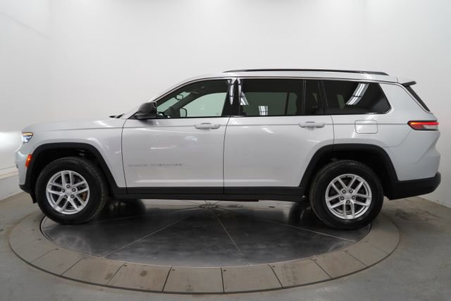 Used 2024 Jeep Grand Cherokee L Laredo w/ Trailer Tow Package AWD/4WD image 4