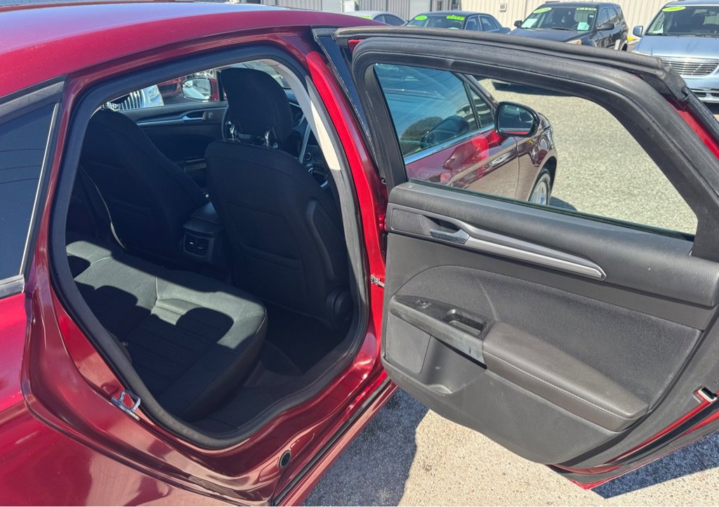 Used 2013 Ford Fusion SE image 15