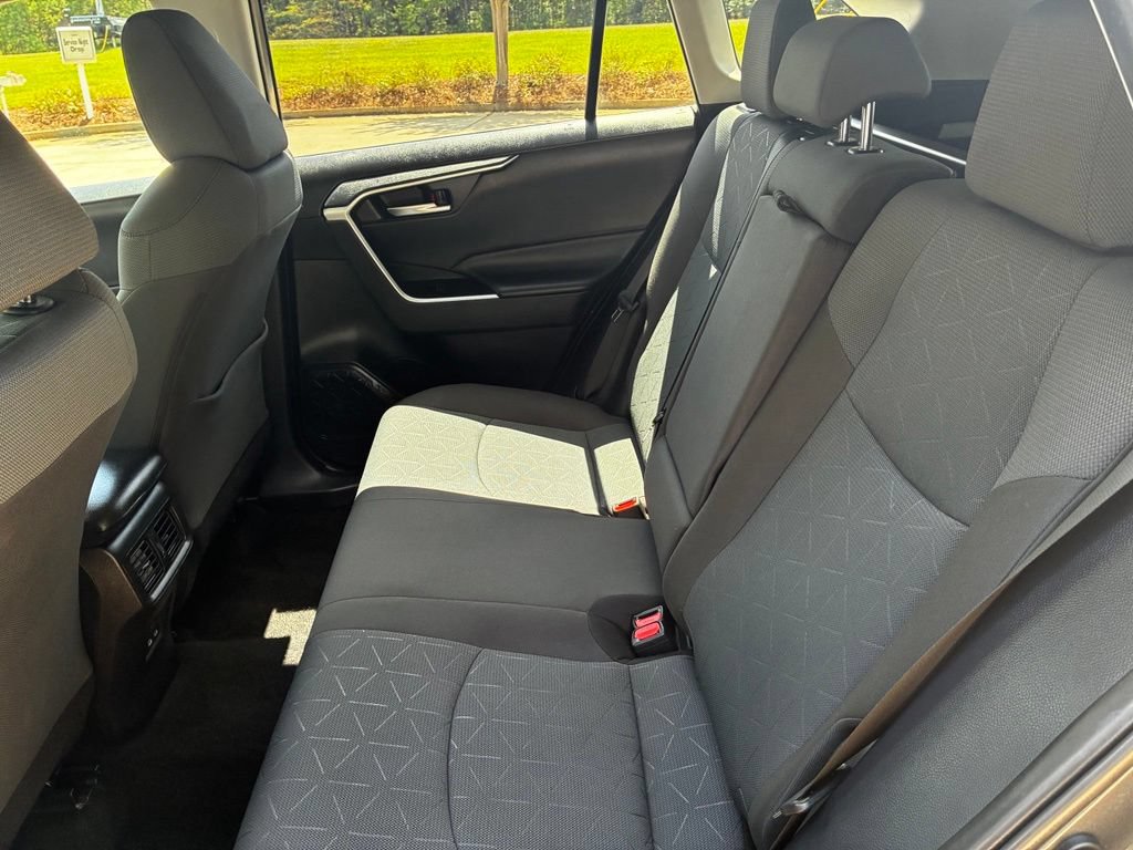 Used 2025 Toyota RAV4 XLE AWD/4WD image 10