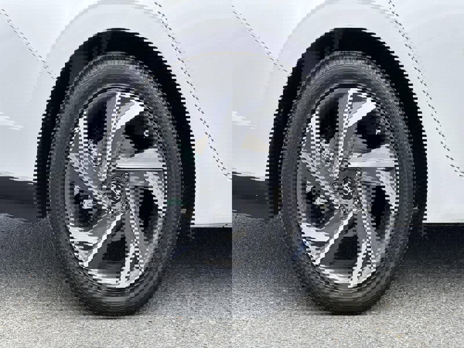 Certified 2025 Hyundai Elantra SEL image 40