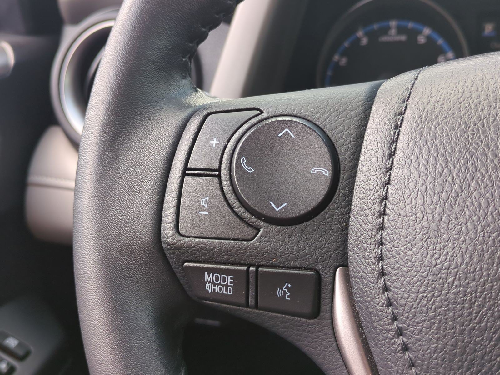 Used 2017 Toyota RAV4 XLE FWD image 19