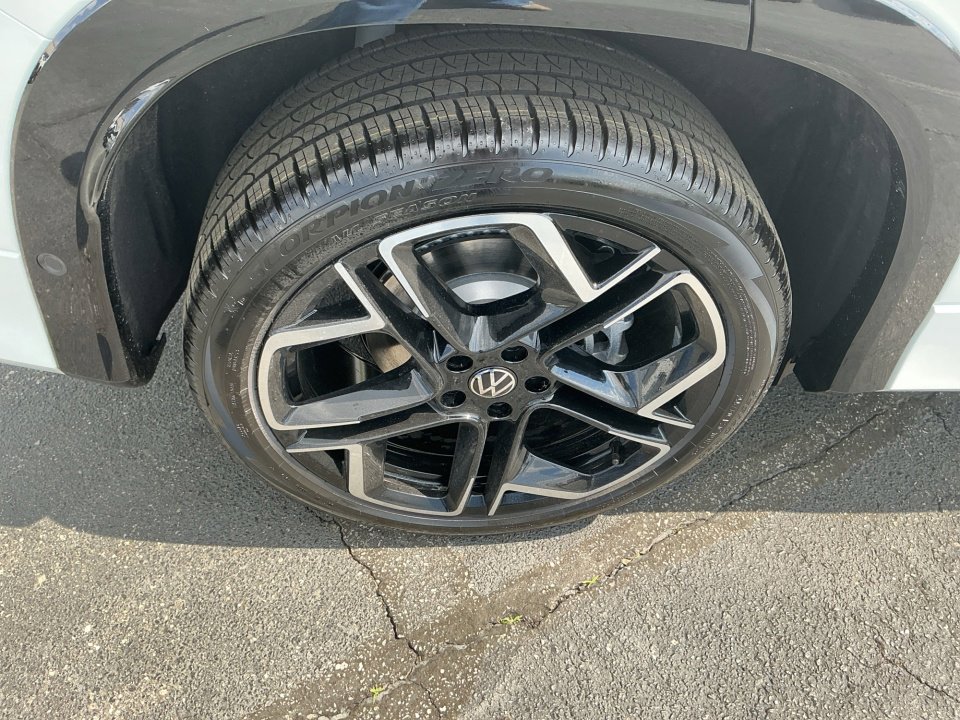 New 2026 Volkswagen Tiguan SEL R-Line AWD/4WD image 23
