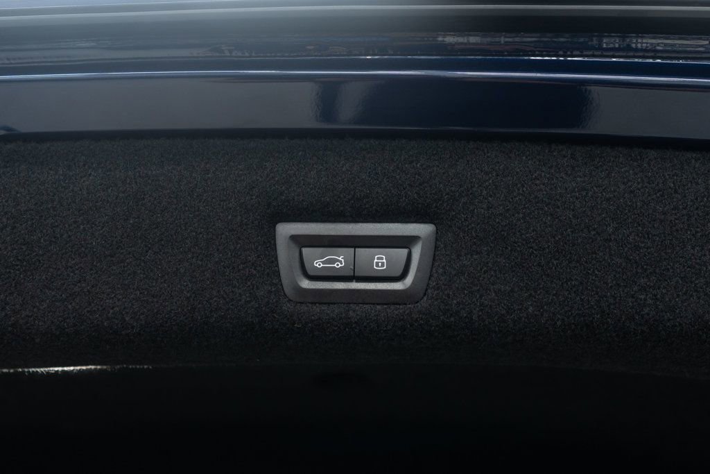 Used 2025 BMW 760i xDrive image 47