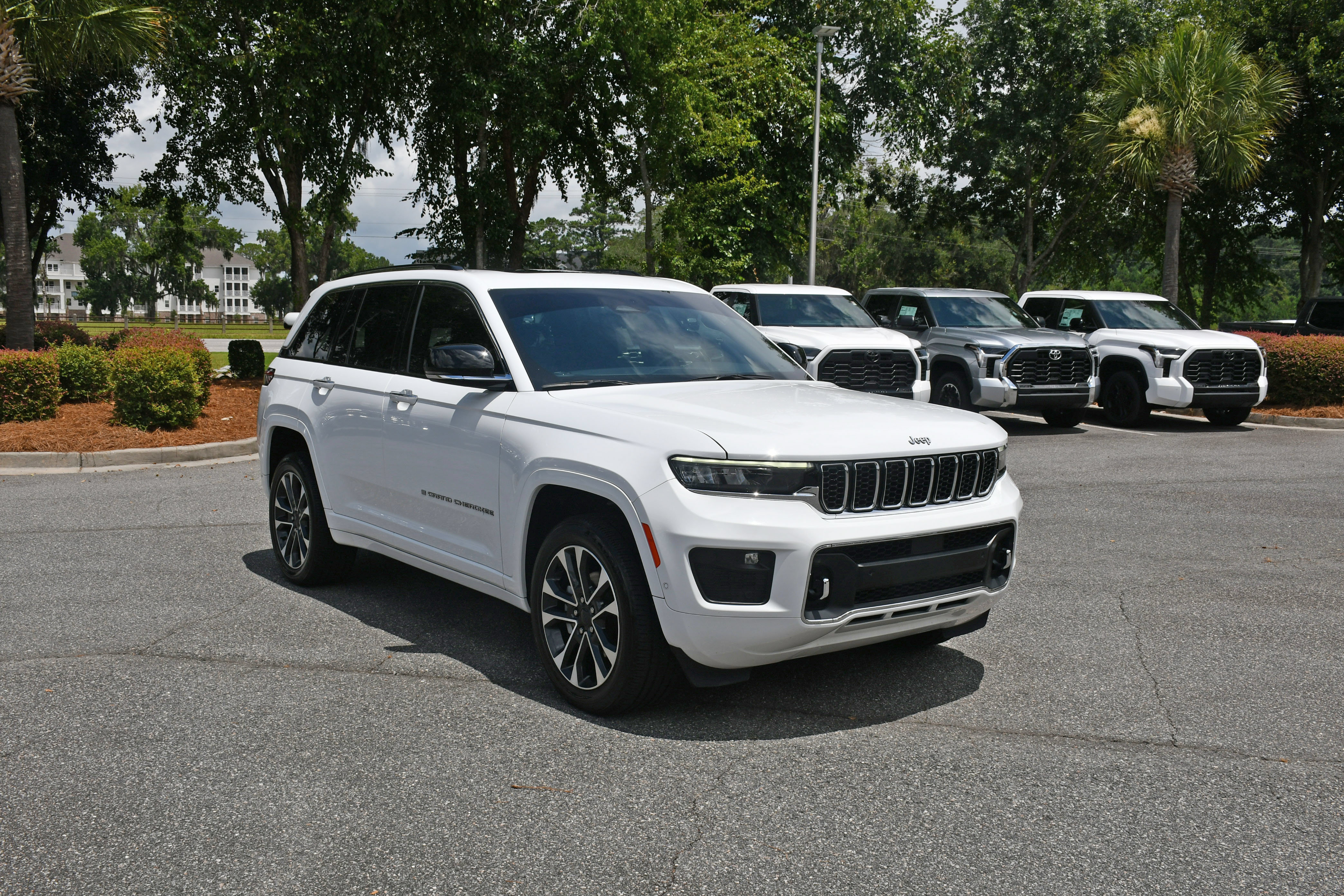 Used 2022 Jeep Grand Cherokee Overland w/ Luxury Tech Group IV RWD image 6