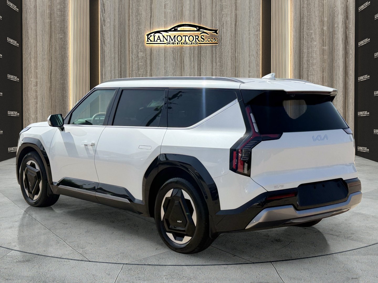 Used 2024 Kia EV9 Land AWD/4WD image 5