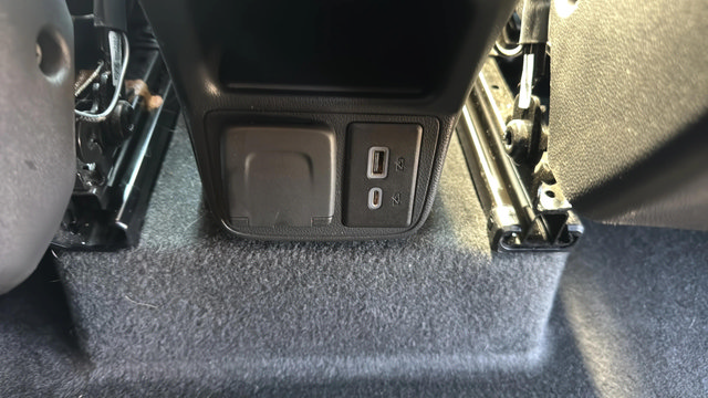 Used 2025 Chevrolet TrailBlazer RS w/ Convenience Package FWD image 19