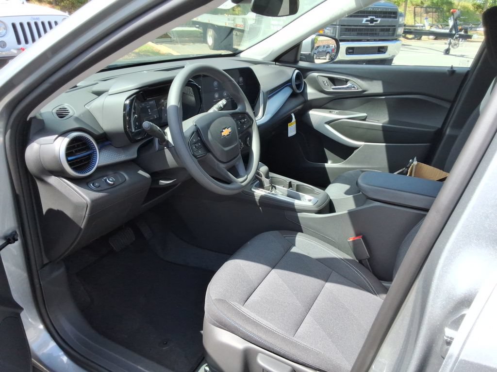 New 2026 Chevrolet Trax LS w/ LS Convenience Package FWD image 20