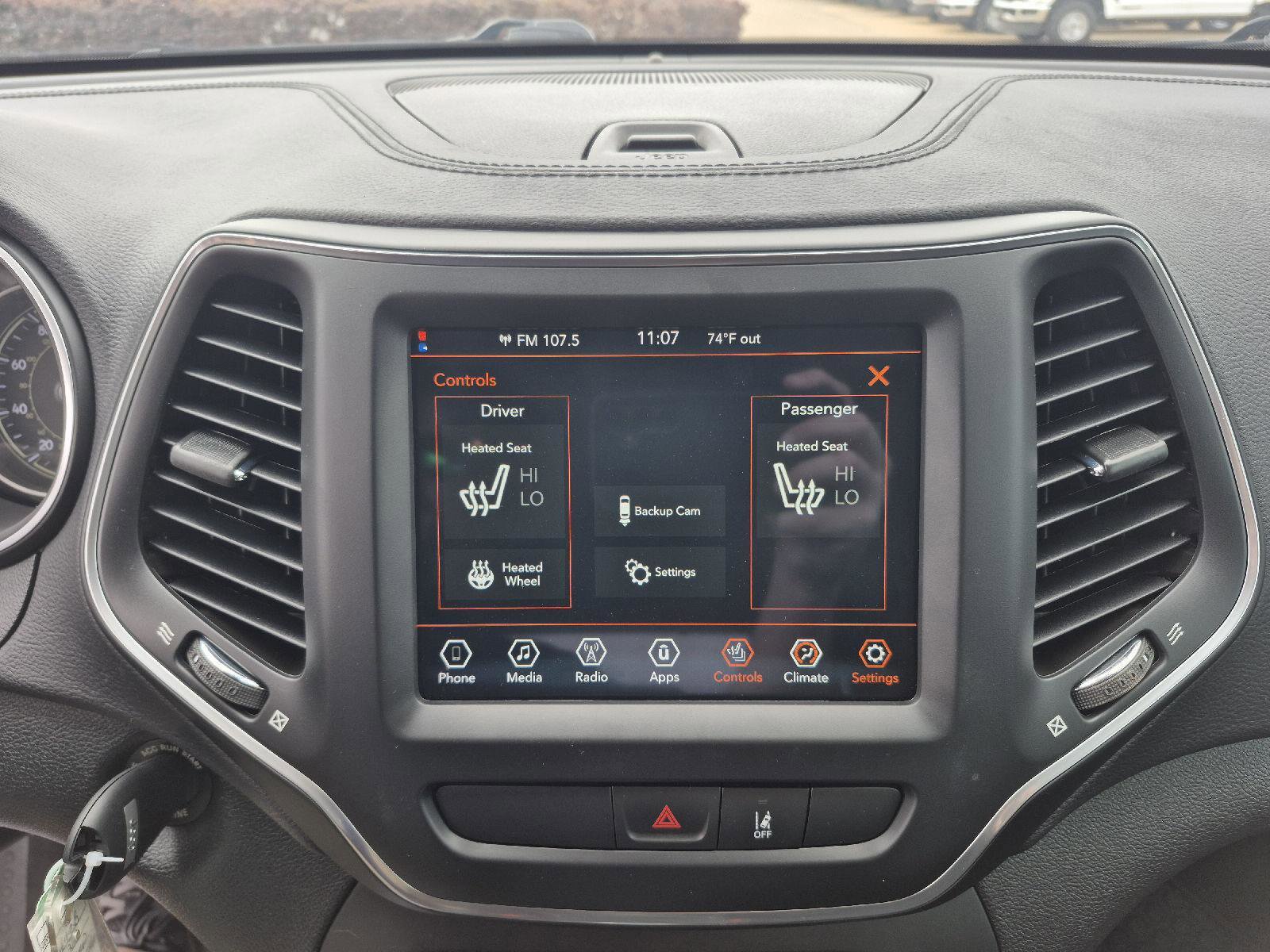 Used 2022 Jeep Cherokee Latitude AWD/4WD image 5