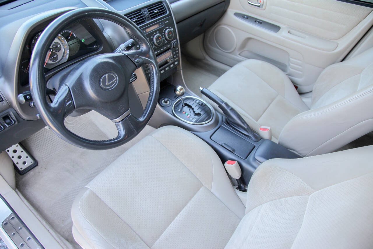 Used 2001 Lexus IS 300 w/ Leather Trim Pkg RWD image 31