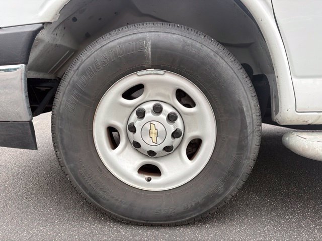 Used 2025 Chevrolet Express 2500 w/ Driver Convenience Package RWD image 17
