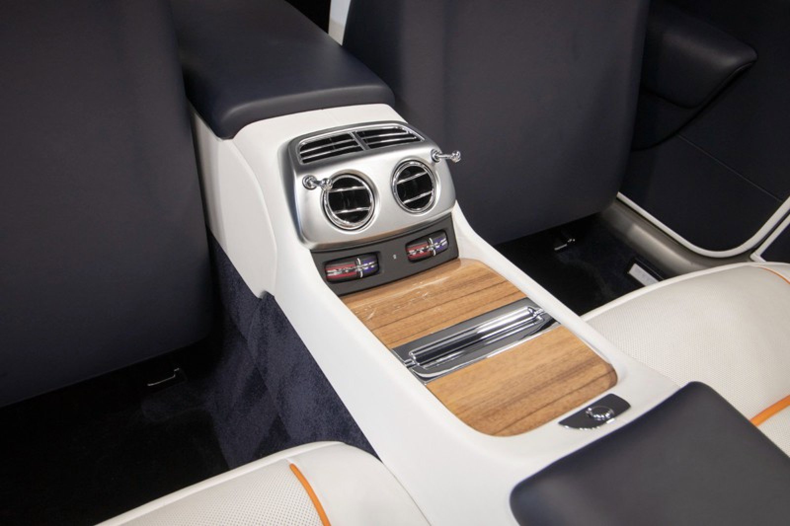 Used 2020 Rolls-Royce Dawn RWD image 43