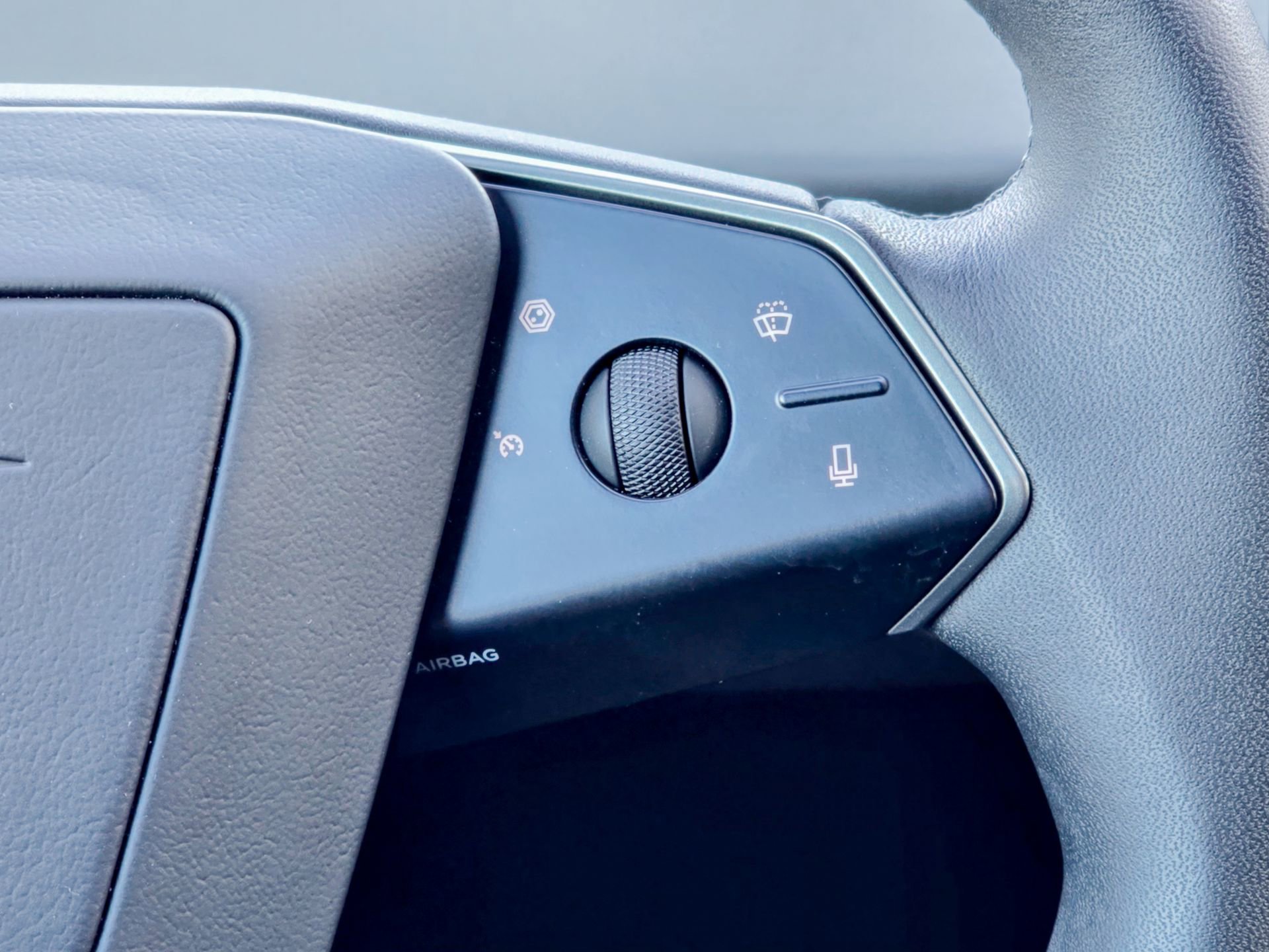 Used 2025 Tesla Cybertruck AWD Crew Cab image 36