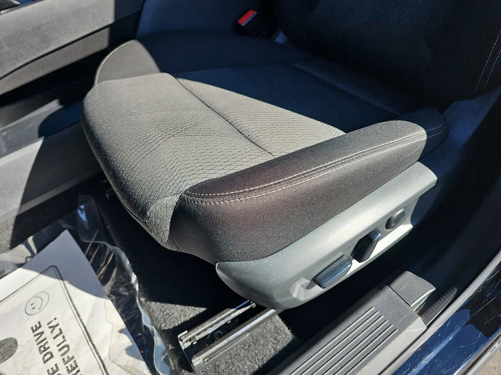 Used 2025 Nissan Rogue SV image 33