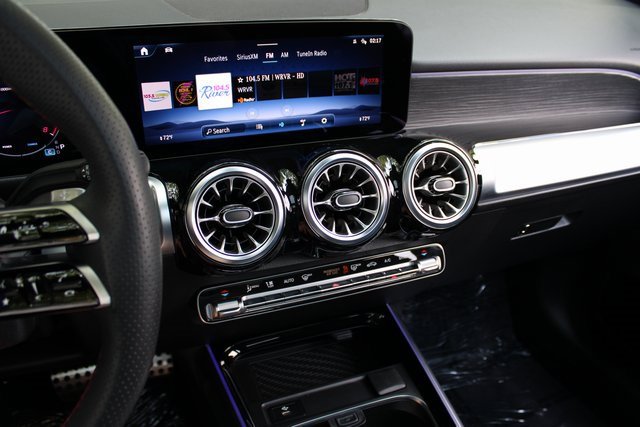 Used 2024 Mercedes-Benz GLB 250 4MATIC image 17