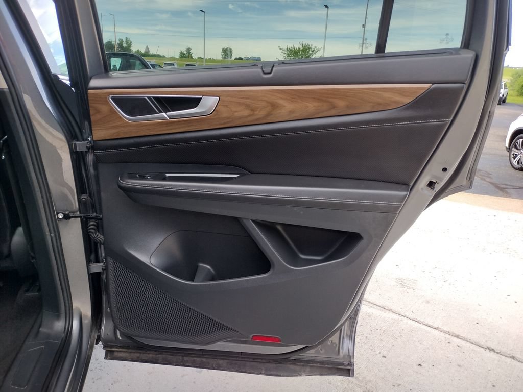 Used 2025 Volkswagen Atlas SE FWD image 32