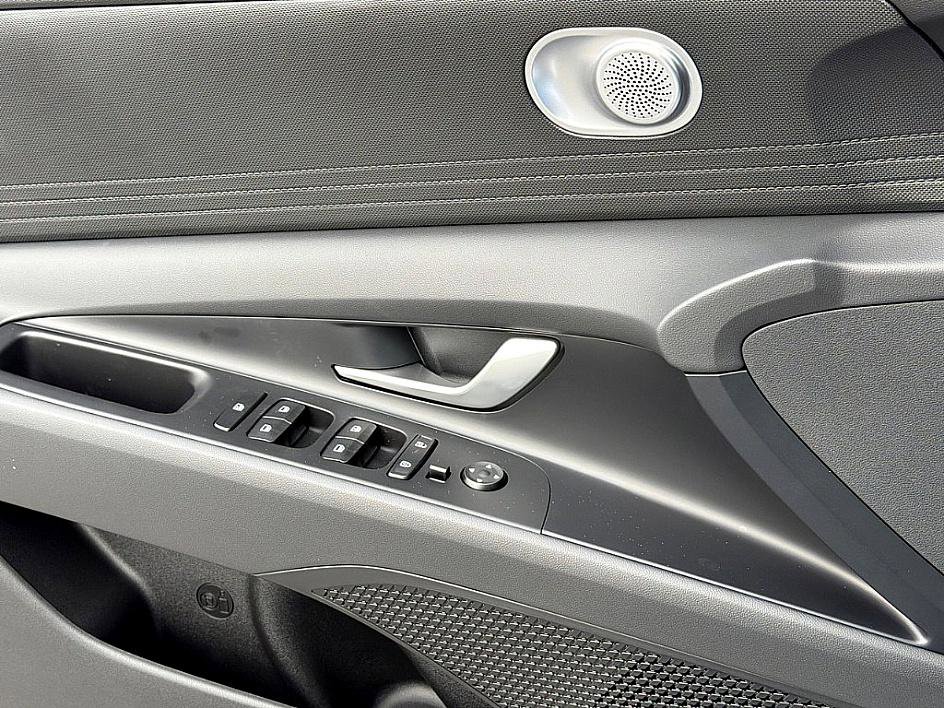 New 2026 Hyundai Elantra SE FWD image 16