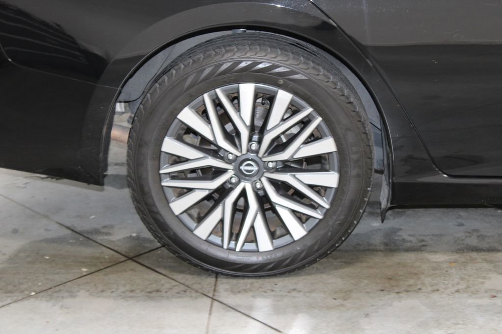 Used 2024 Nissan Altima 2.5 SV FWD image 13