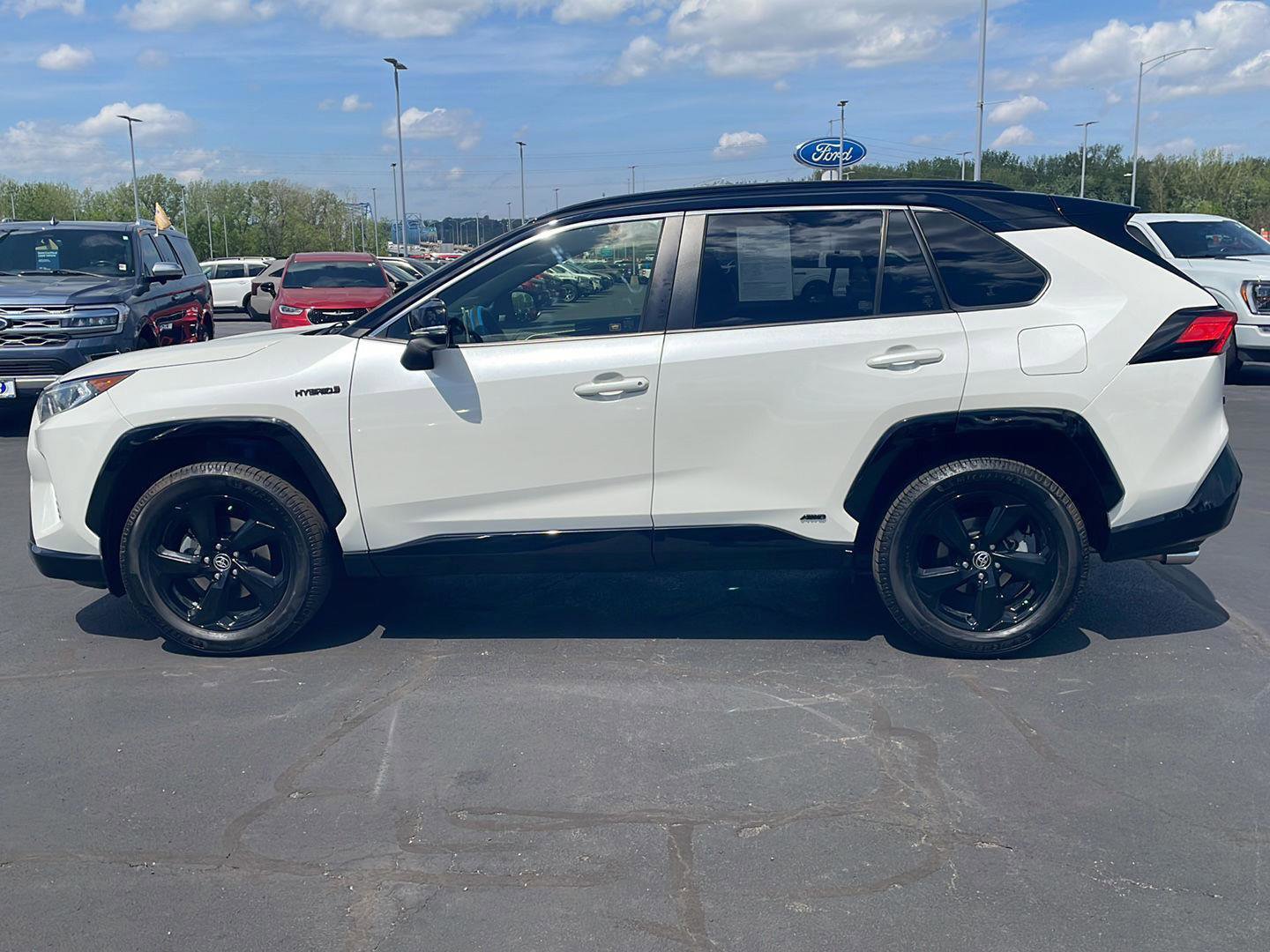 Used 2020 Toyota RAV4 XSE w/ XSE Grade Weather Package AWD/4WD image 2