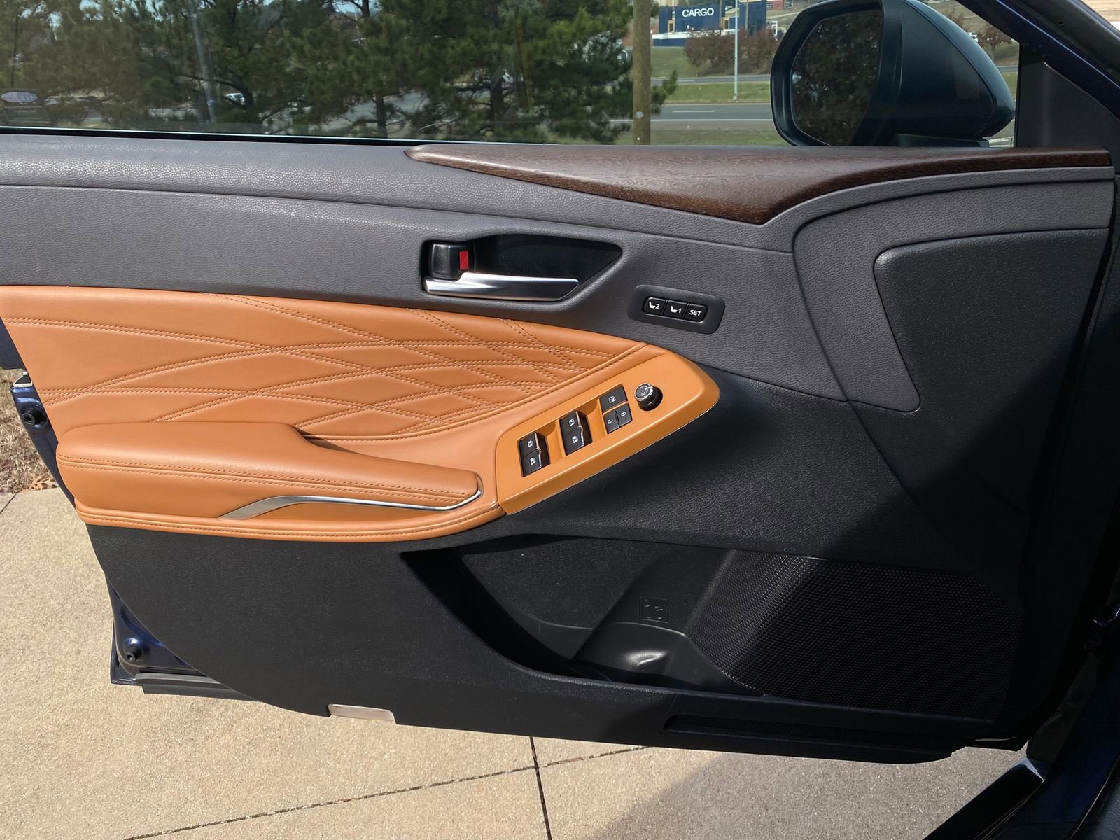 Used 2019 Toyota Avalon Limited image 24