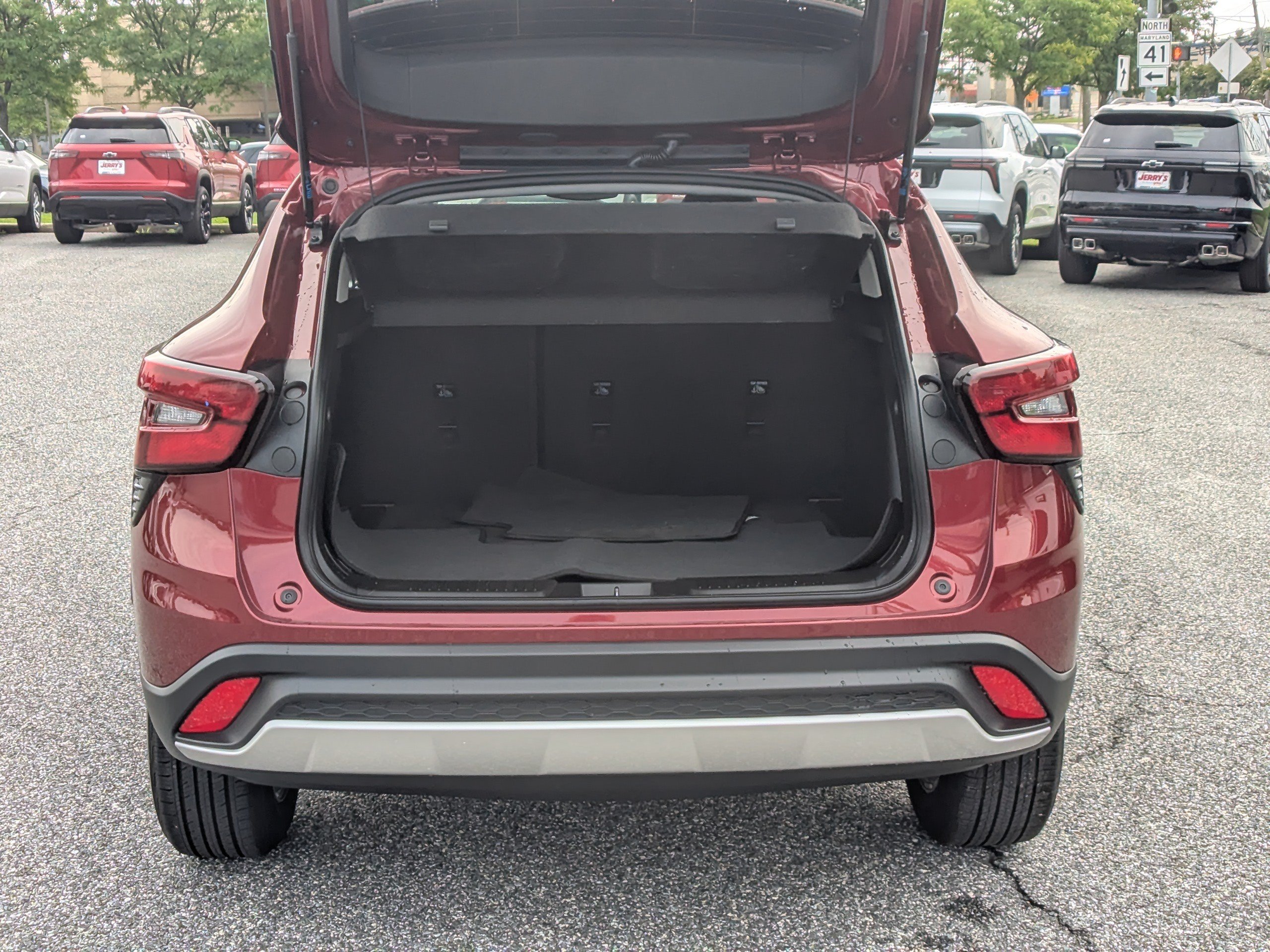 Used 2025 Chevrolet Trax LT w/ LT Convenience Package FWD image 8