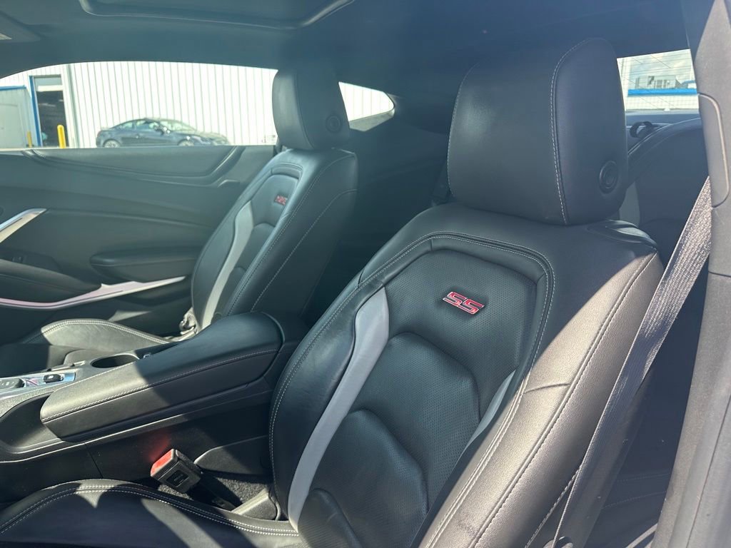 Used 2019 Chevrolet Camaro SS RWD image 11