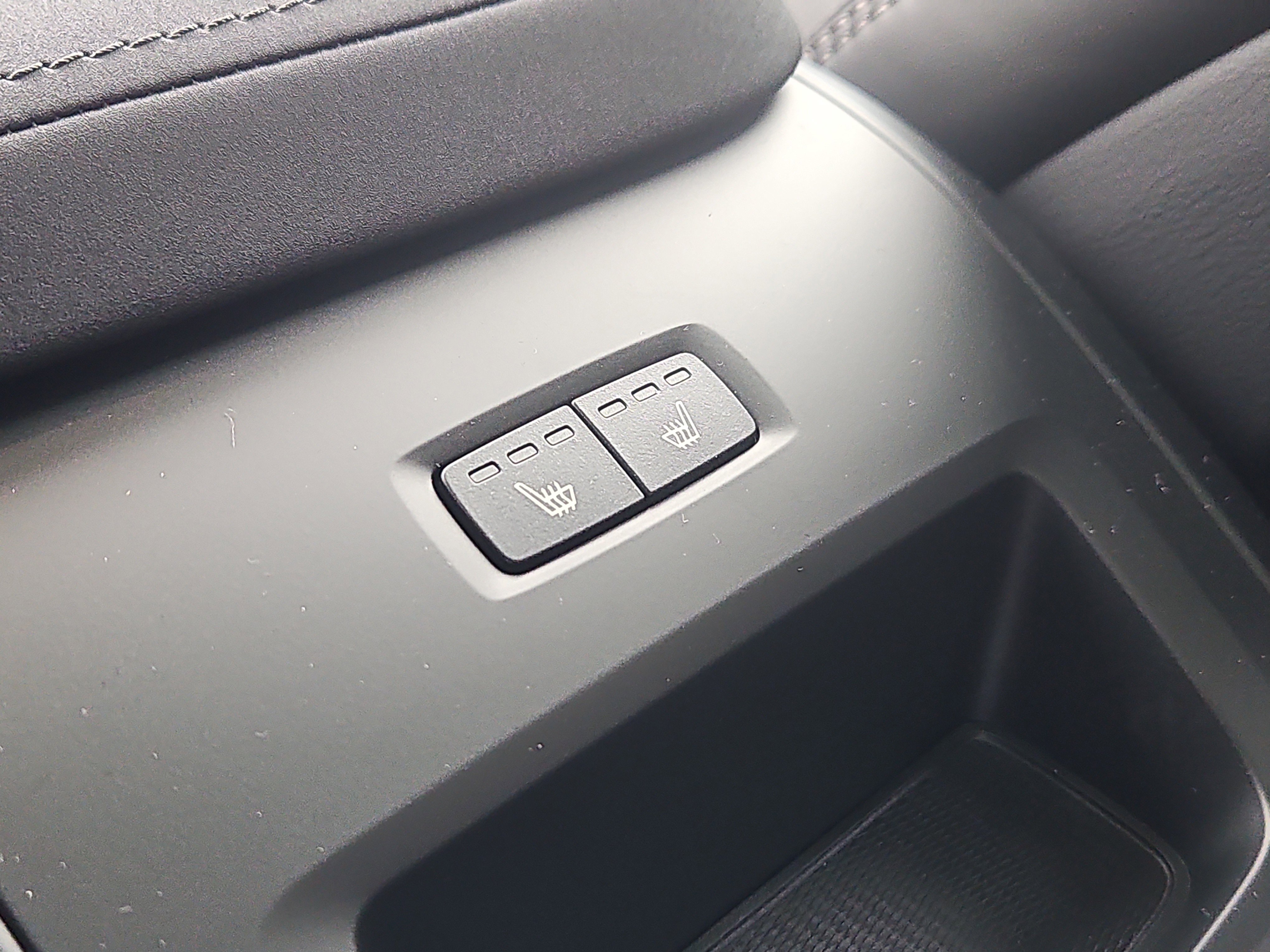 New 2026 Volvo XC60 T8 Ultra w/ Protection Package Premier image 13