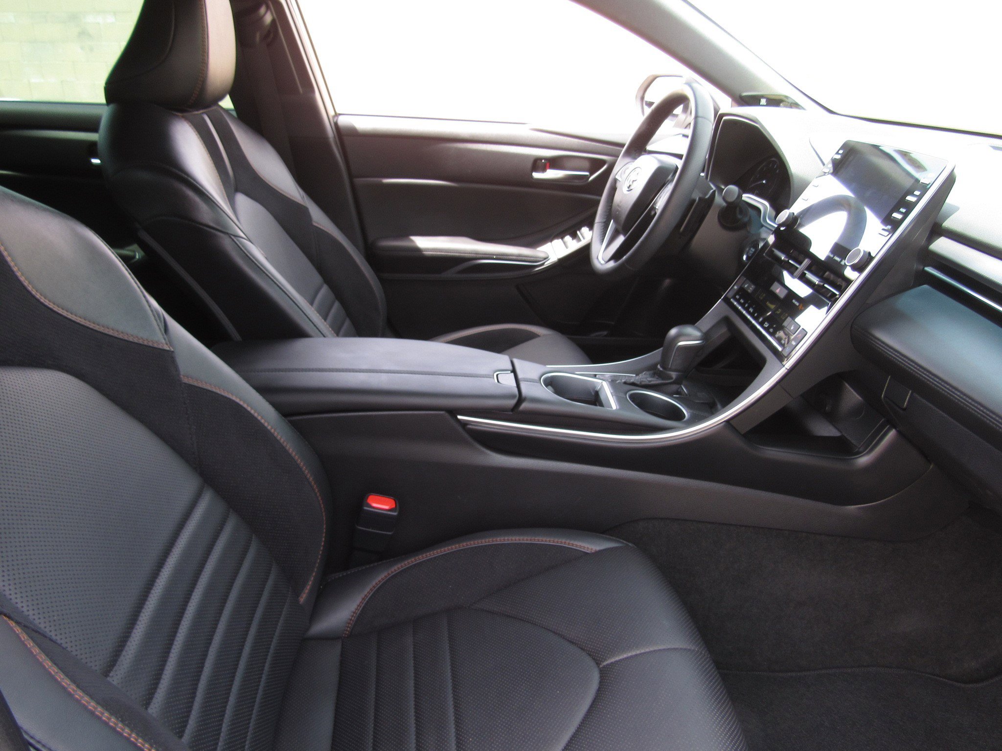 Used 2021 Toyota Avalon XSE w/ Carpet Mat Package (TMS) FWD image 9