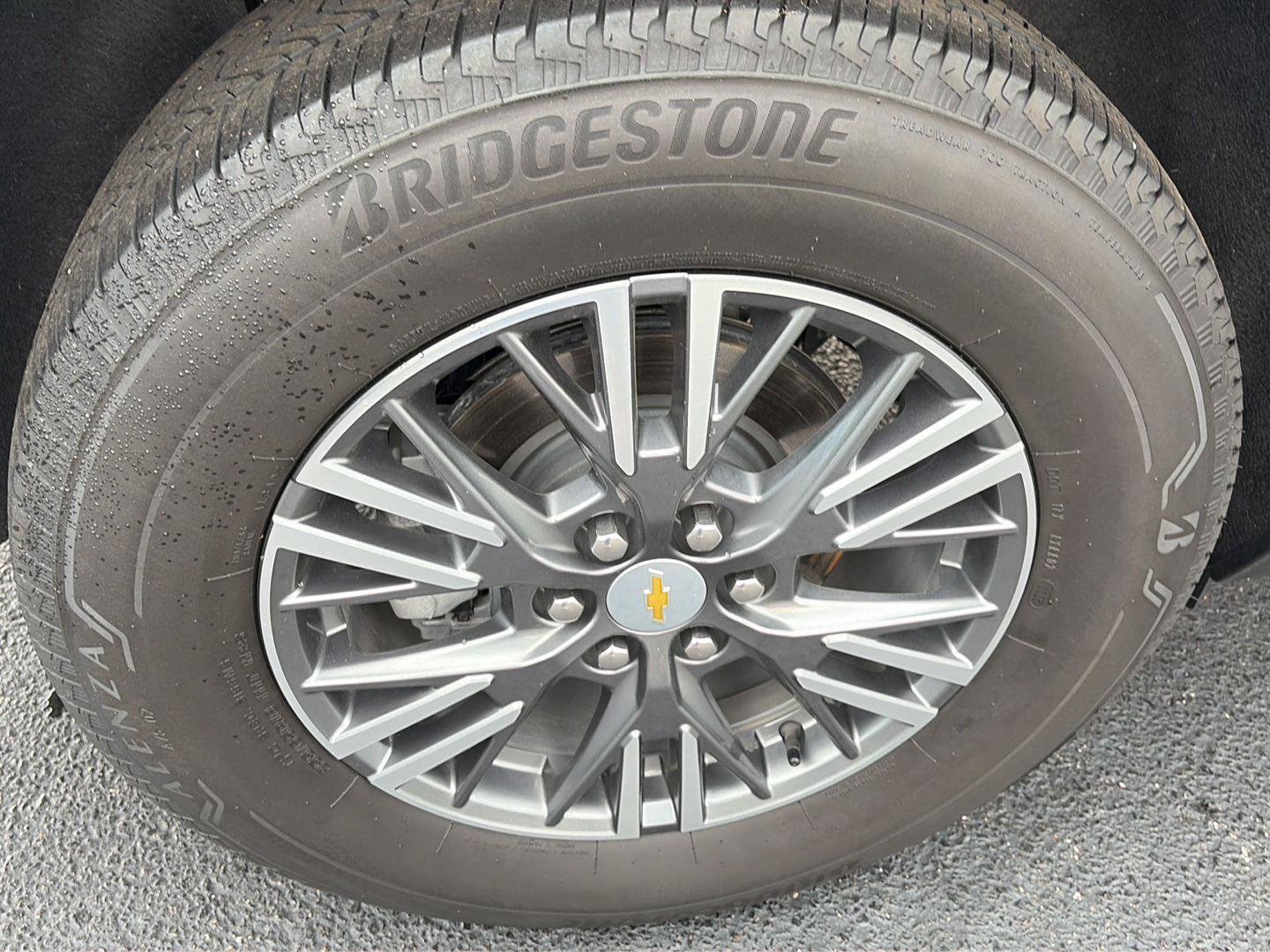 Used 2025 Chevrolet Traverse LT FWD image 33