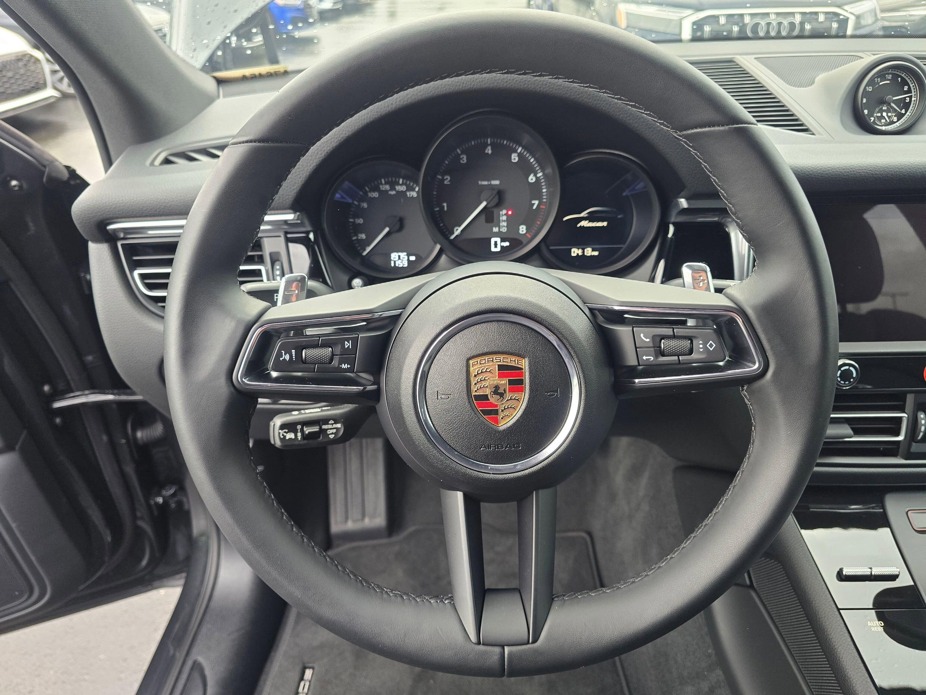 Used 2025 Porsche Macan image 14