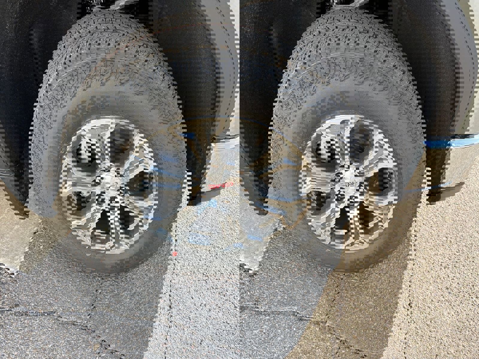 New 2026 GMC Sierra 1500 SLE image 12