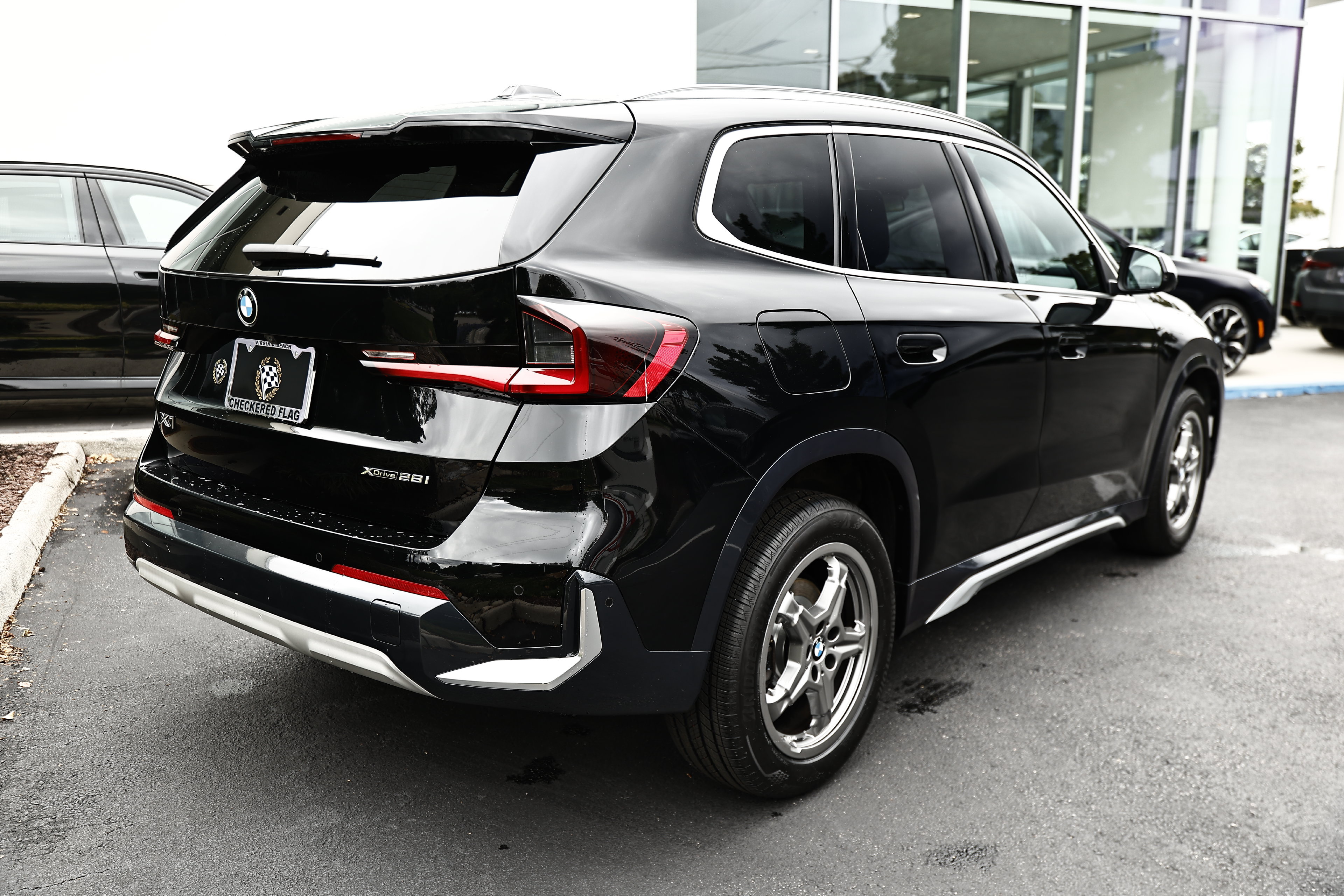 Used 2023 BMW X1 xDrive28i w/ Premium Package AWD/4WD image 4