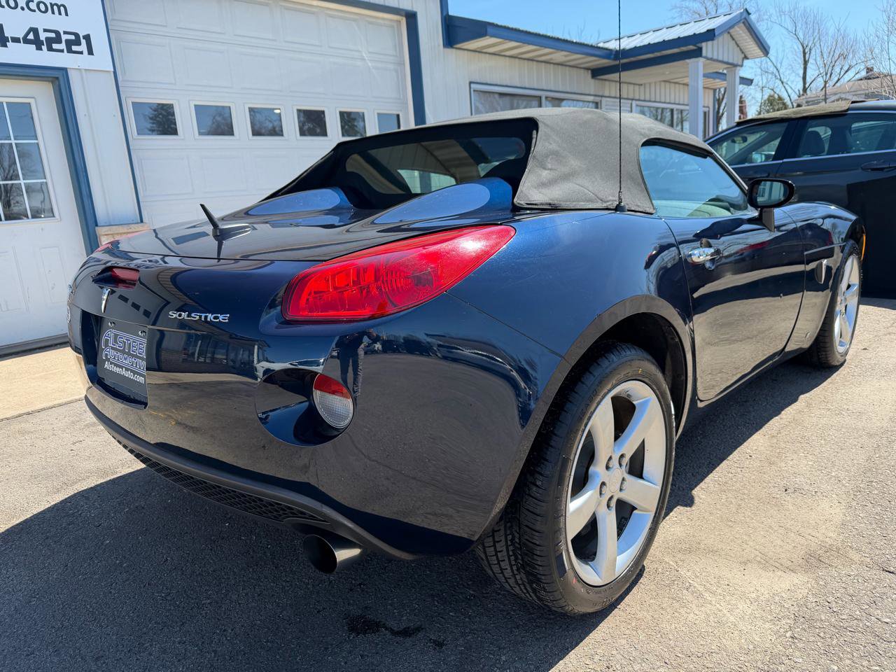 Used 2008 Pontiac Solstice Convertible w/ Preferred Package RWD image 3
