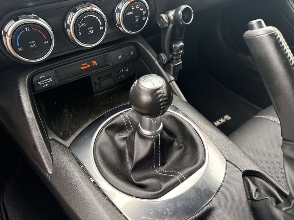 Used 2020 MAZDA MX-5 Miata RF Grand Touring RWD image 25