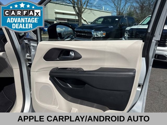 Used 2024 Chrysler Pacifica Touring-L FWD image 26