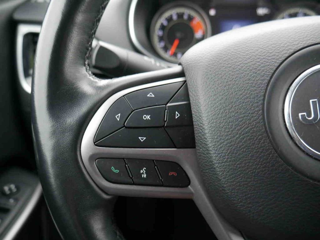 Used 2019 Jeep Cherokee Limited image 38