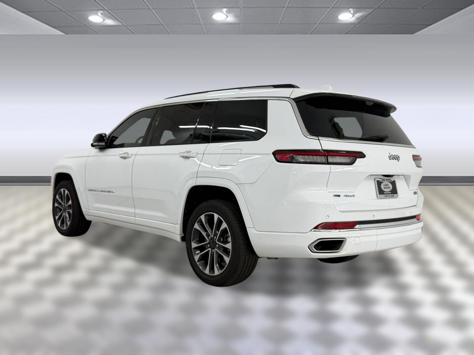 Used 2022 Jeep Grand Cherokee L Overland w/ Luxury Tech Group IV AWD/4WD image 3