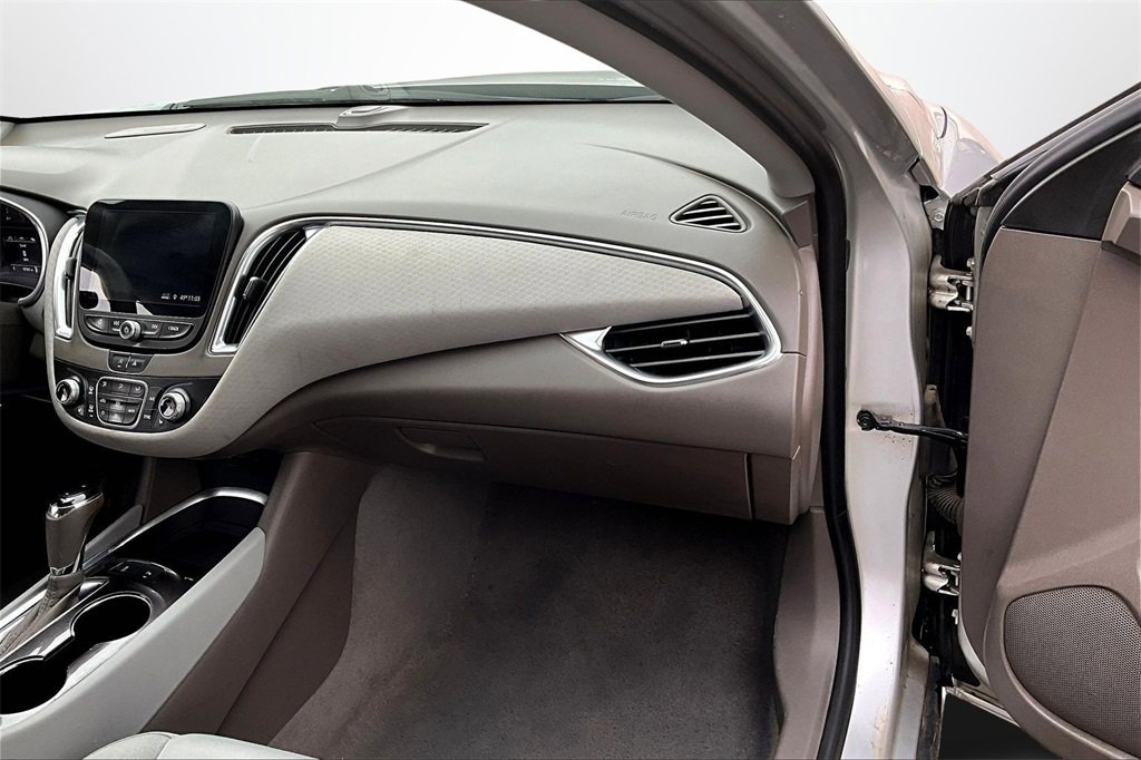 Used 2020 Chevrolet Malibu LT image 25