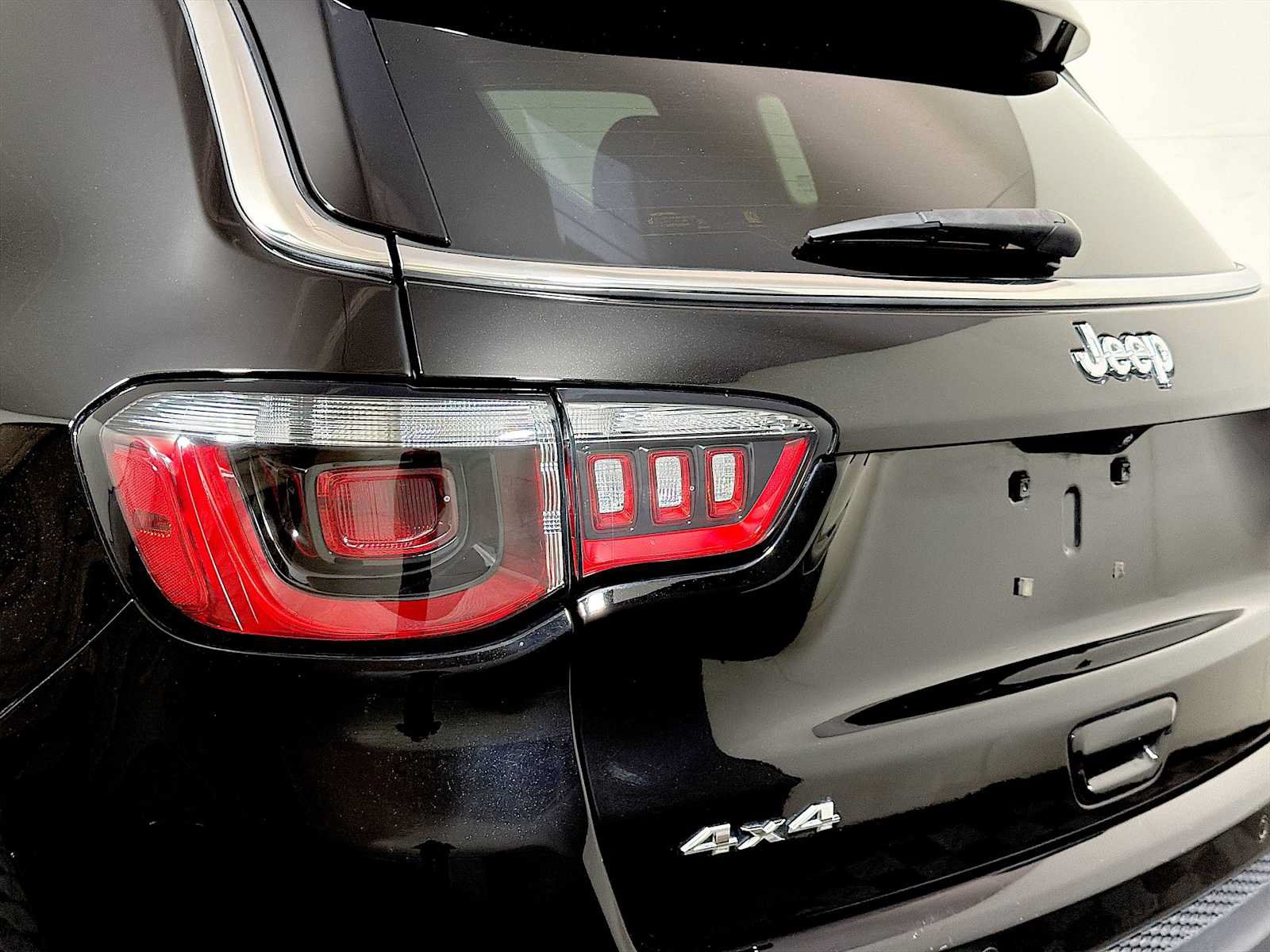 Used 2022 Jeep Compass Limited w/ Sun and Sound Group AWD/4WD image 26