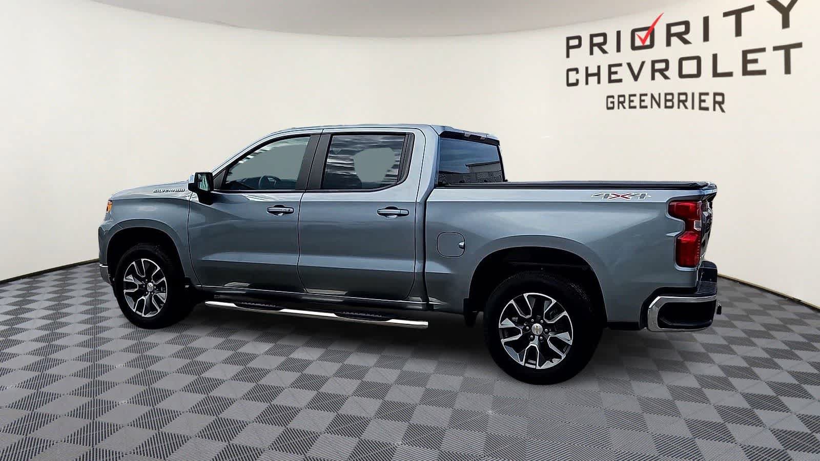 Used 2025 Chevrolet Silverado 1500 LT AWD/4WD image 6