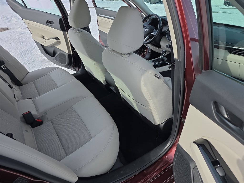 Used 2023 Nissan Altima 2.5 SV w/ SV Premium Package image 11