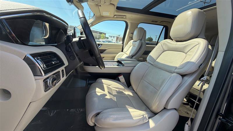 Used 2021 Lincoln Navigator Reserve w/ Luxury Package AWD/4WD image 24