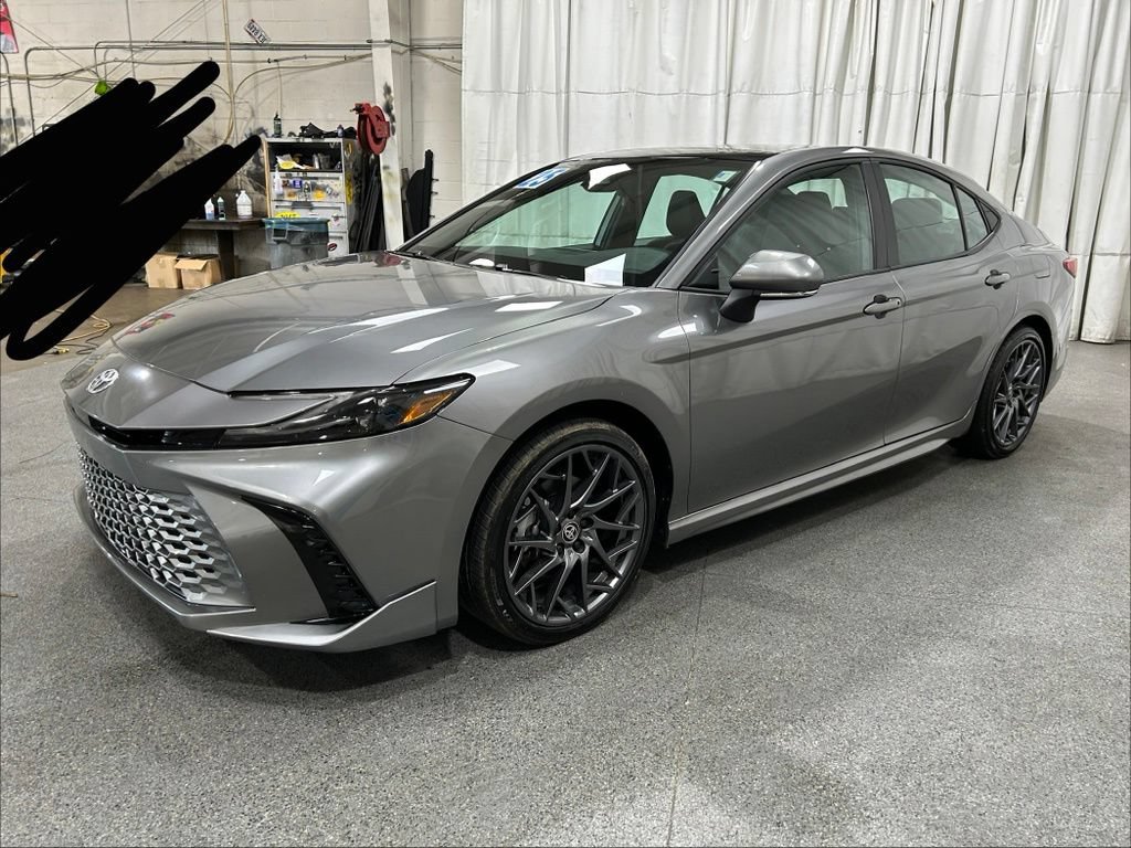 Used 2025 Toyota Camry XSE FWD image 5