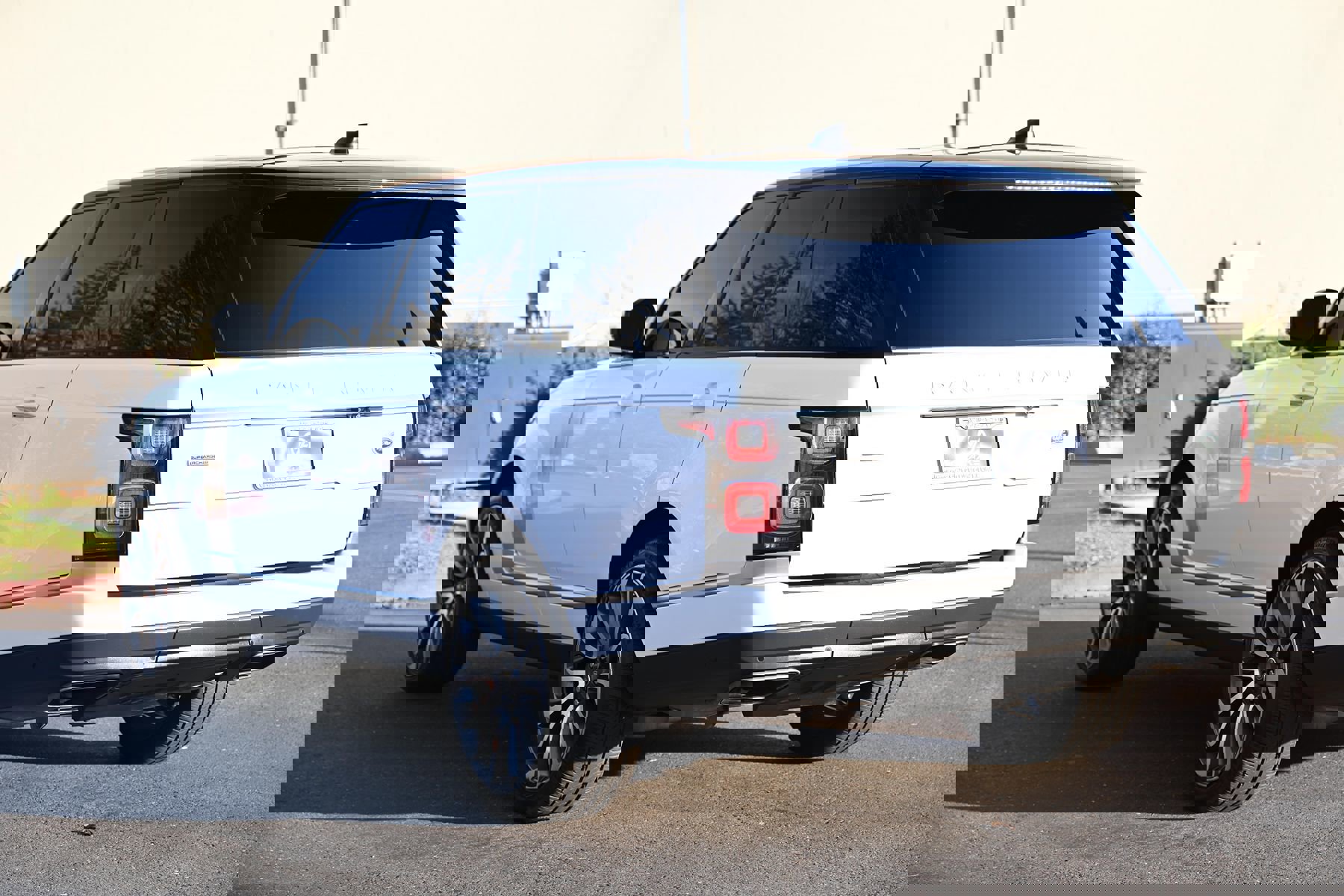 Used 2019 Land Rover Range Rover Supercharged image 5