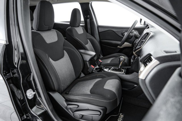 Used 2018 Jeep Cherokee Latitude FWD image 30