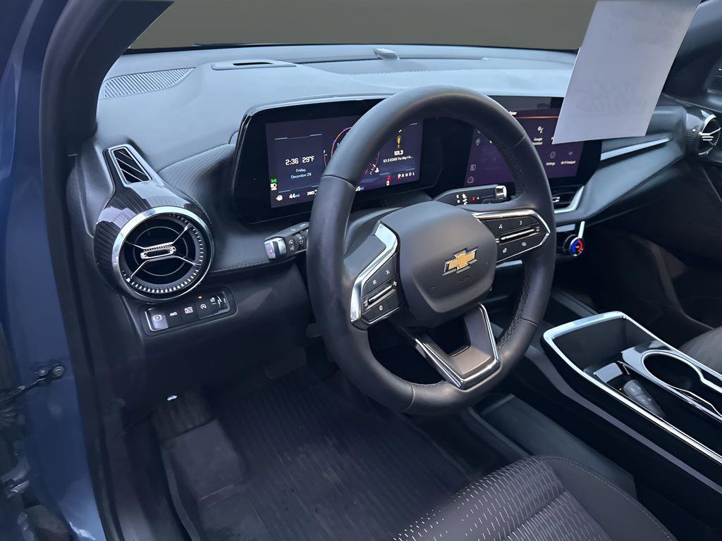 Used 2025 Chevrolet Equinox LT w/ Safety and Technology Package image 11