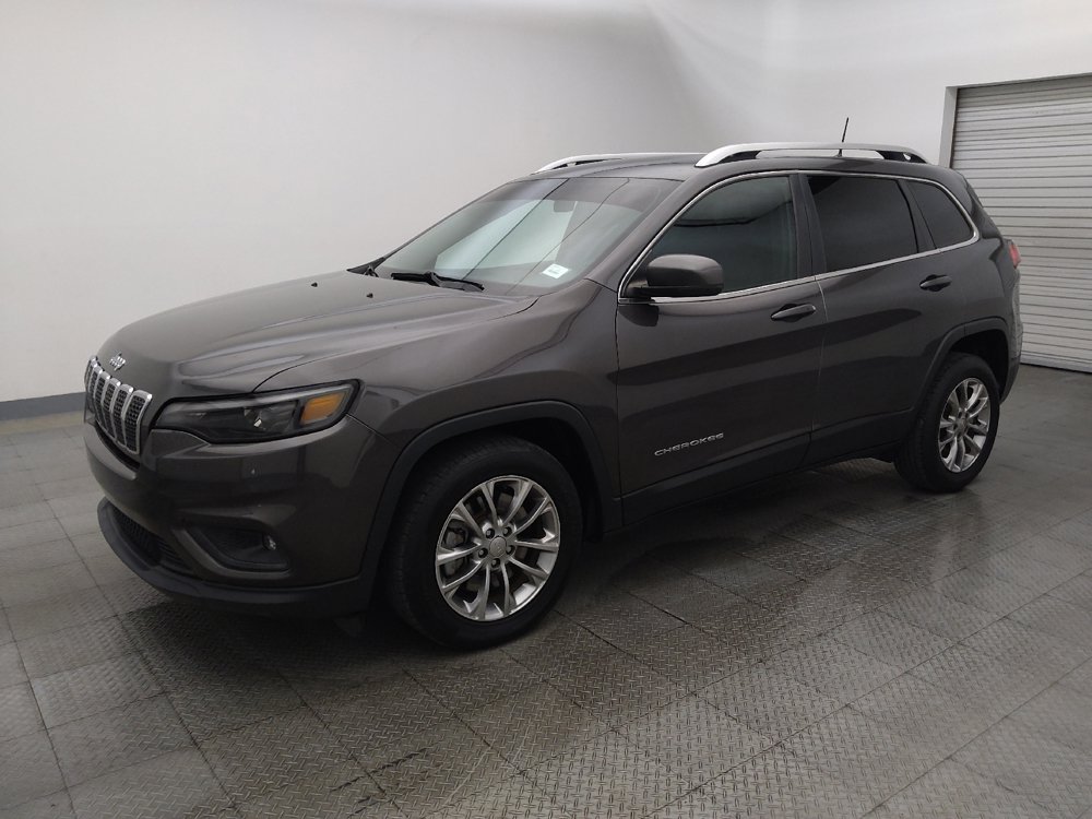 Used 2019 Jeep Cherokee Latitude Plus FWD image 2