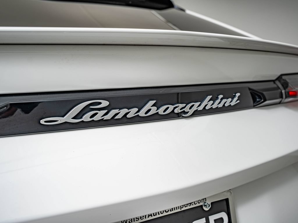 Used 2022 Lamborghini Urus AWD/4WD image 25