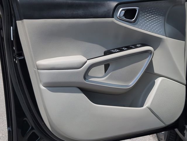 Used 2025 Kia Soul LX w/ LX Technology Package FWD image 15